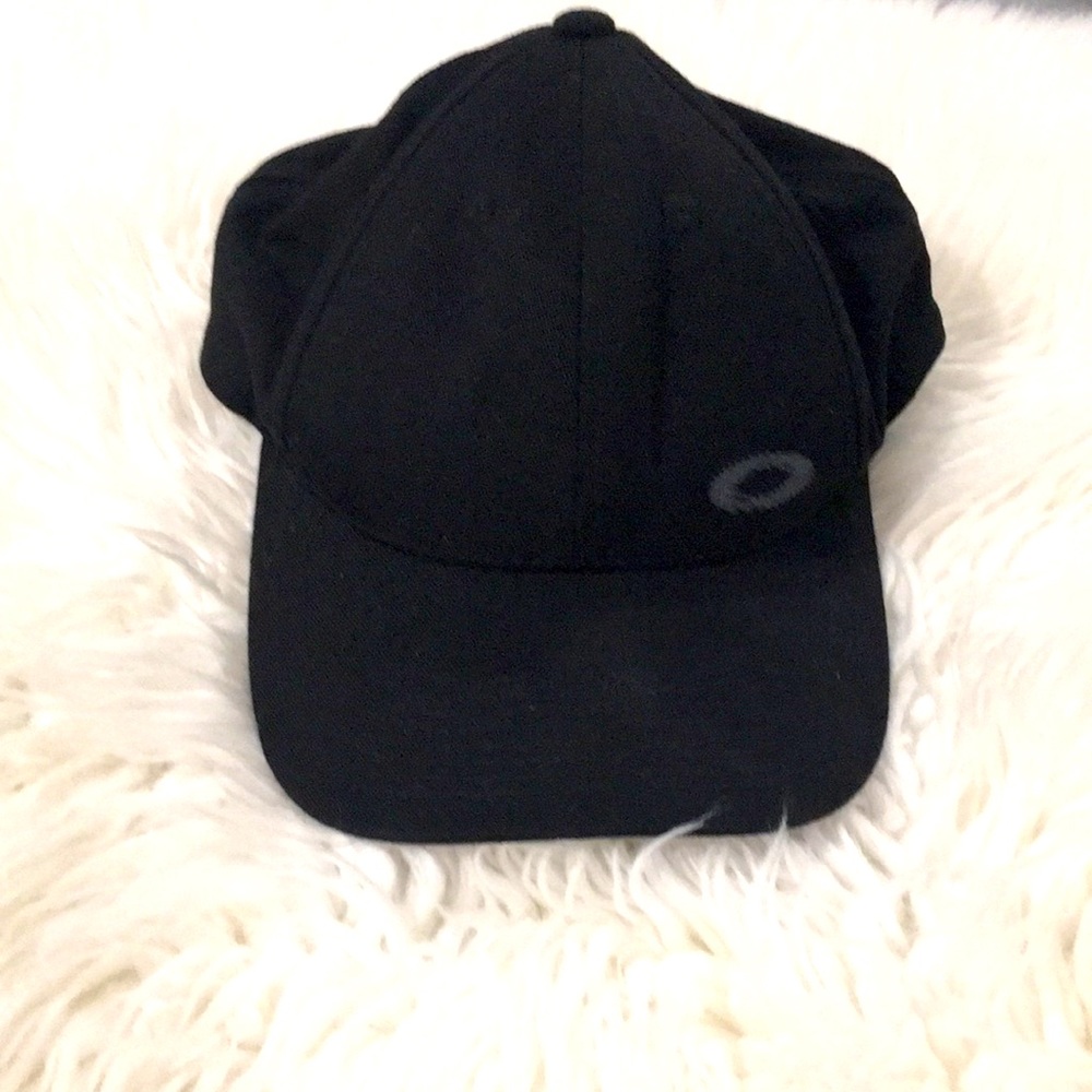 Oakley hat